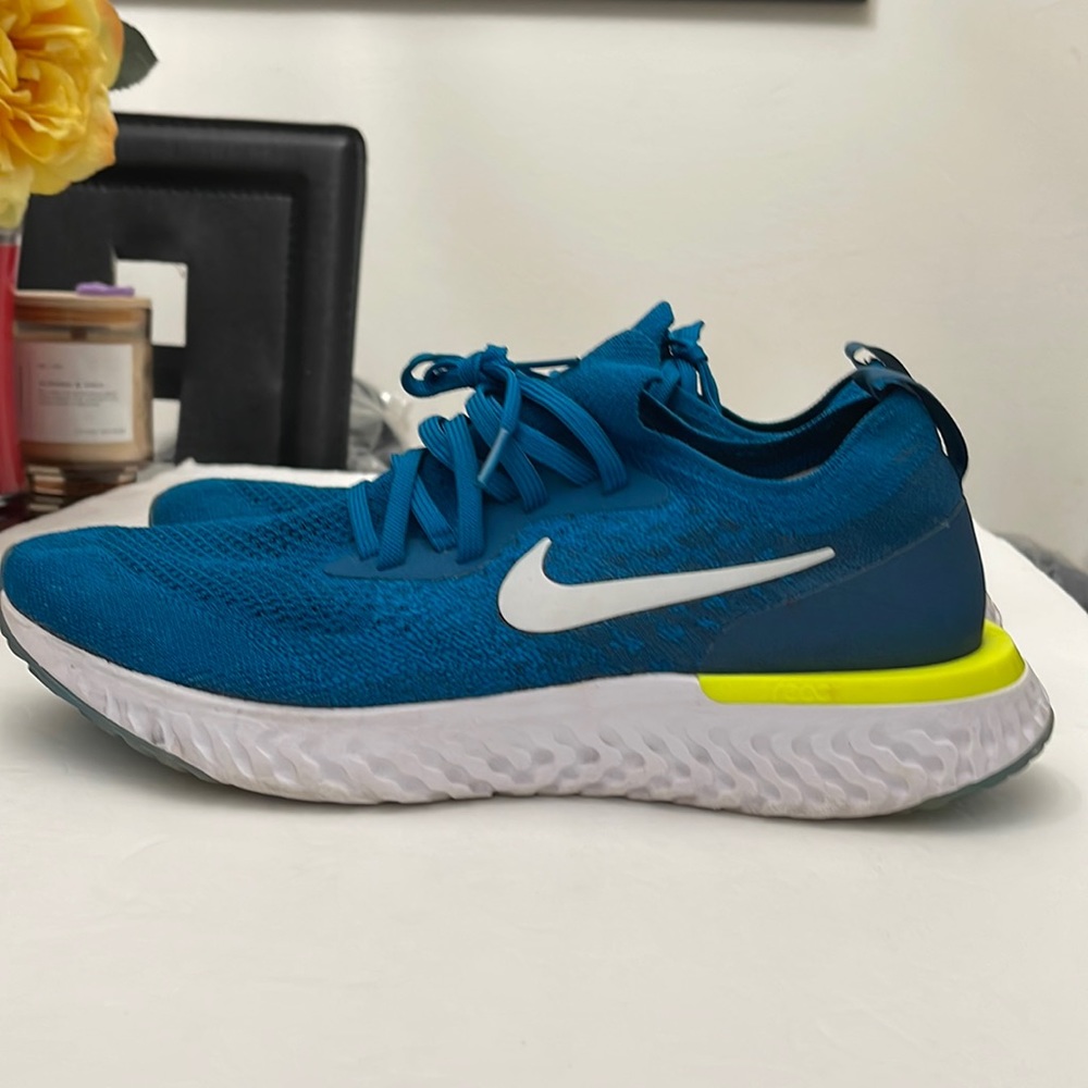 NIKE EPIC REACT FLYNIT ATHLETIC RUNNING SNEAKERS MENS SIZE 10
